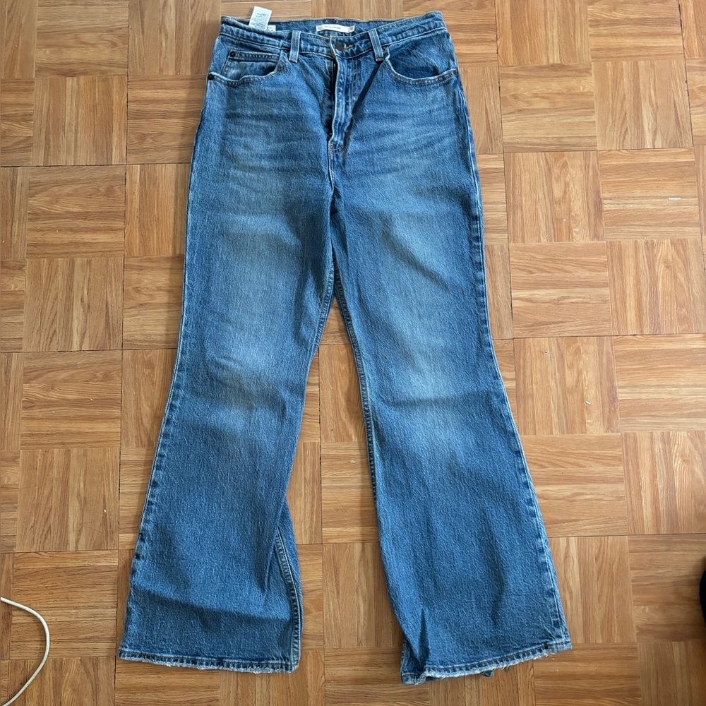 Levis flare jeans size 28